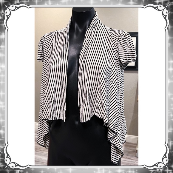 Black White Striped Crop Cardigan Shrug Buckle Free Waterfall Kimono Bke People - Picture 1 of 7
